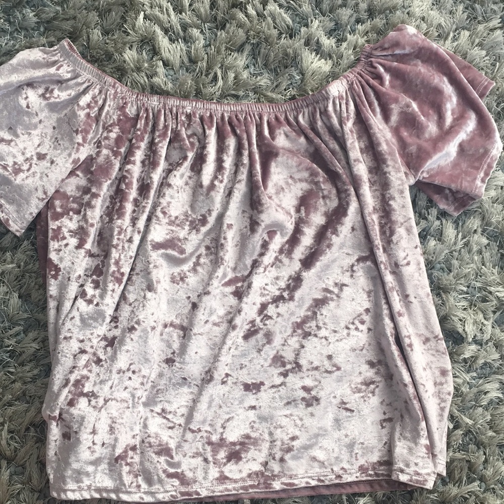 Off the shoulders light pink shirt